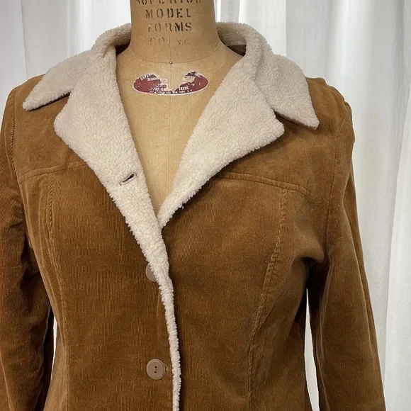 San Joy corduroy cropped camel colored jacket with faux sherpa lining - Picture 2 of 10